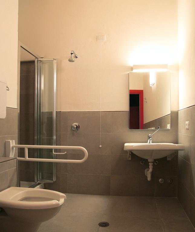 Ostello Locanda Degli Acrobati Brescia Habitación foto