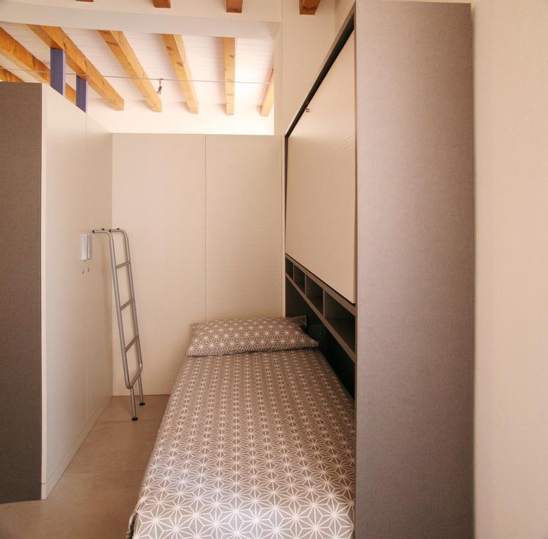 Ostello Locanda Degli Acrobati Brescia Habitación foto