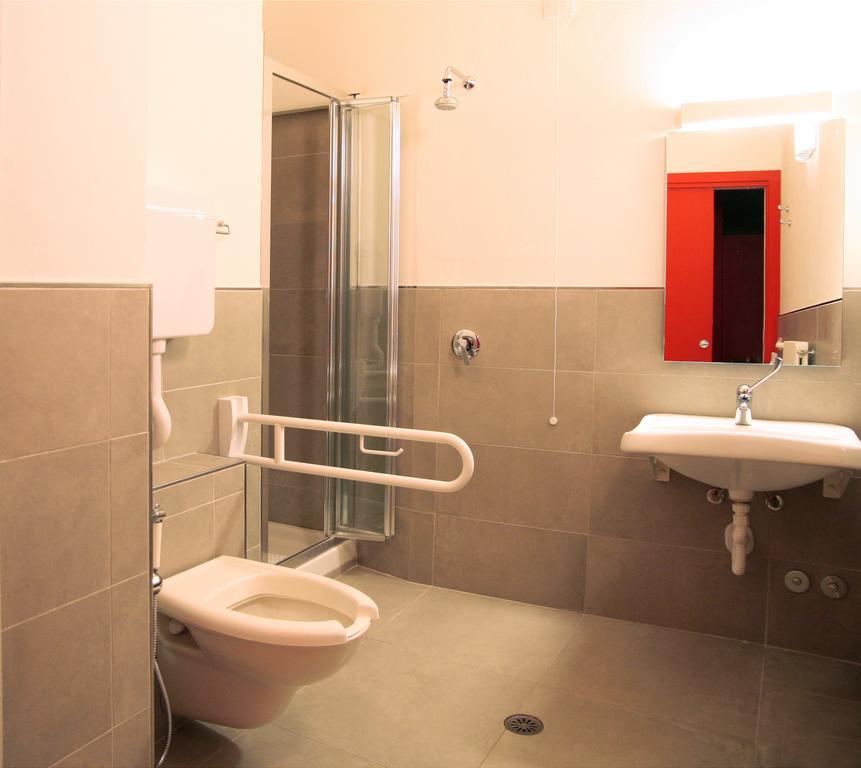 Ostello Locanda Degli Acrobati Brescia Habitación foto